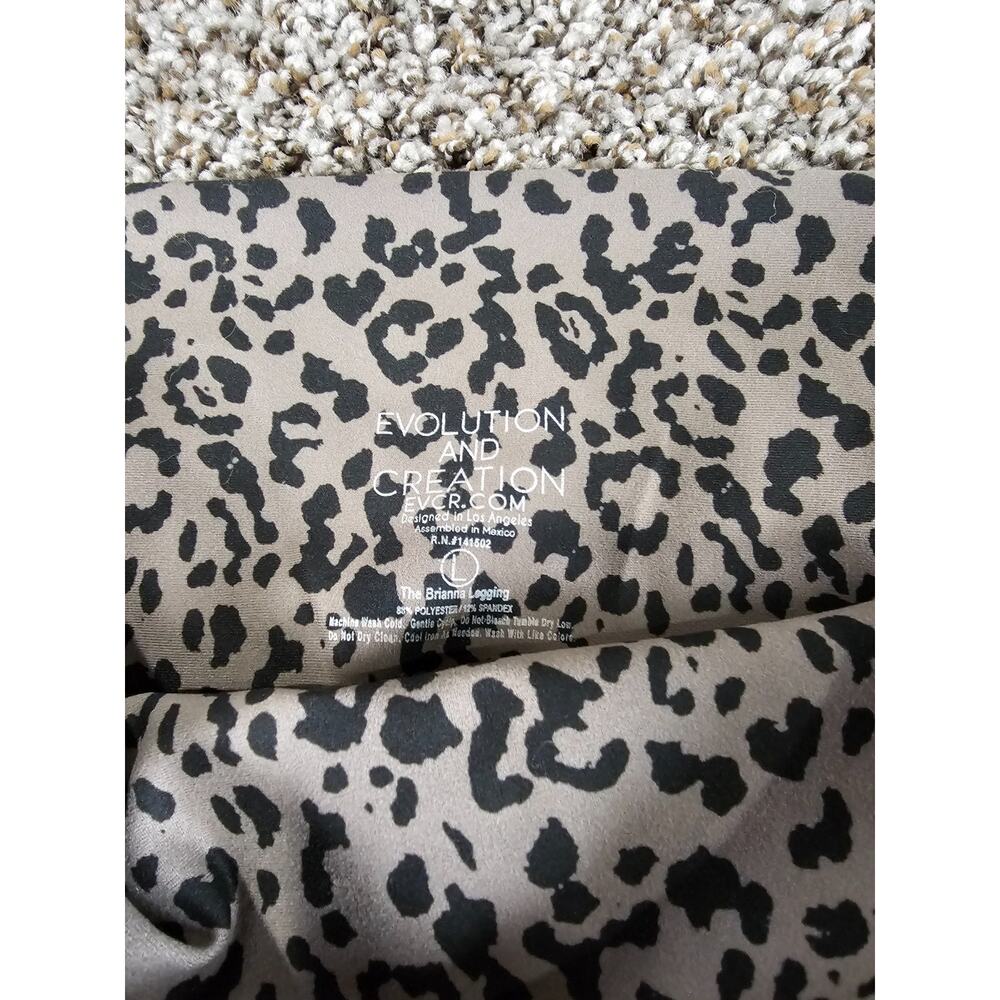 Evolution and Creation EVCR Womens Sz L Athletic Leggings Gray Leopard Print - Picture 3 of 4